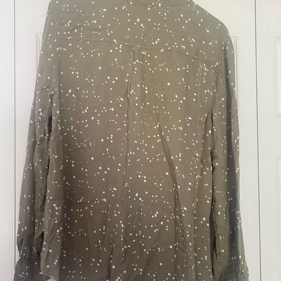 NEW green dotted button up top - Picture 2 of 4